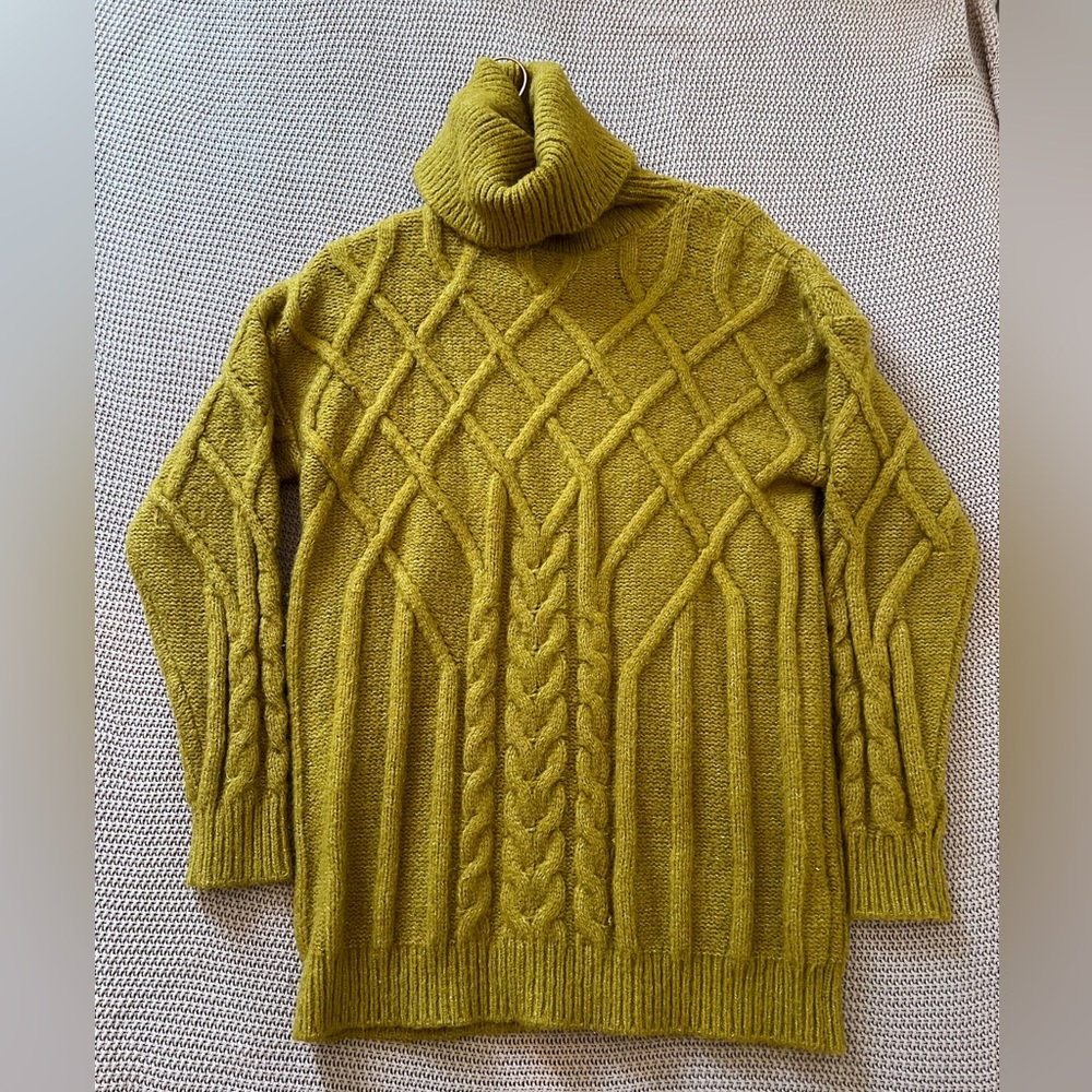 Forever 21 Women's Small Mustard Yellow Textured Turtleneck Sweater